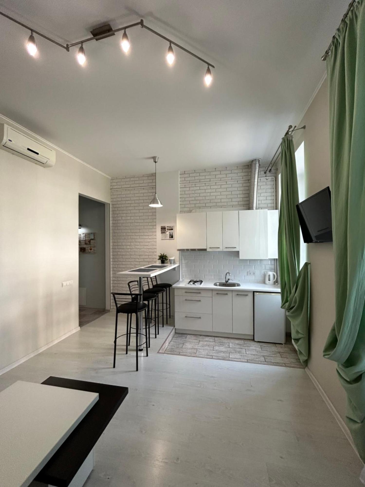 Modern Apartment In Old City Center リヴィウ エクステリア 写真