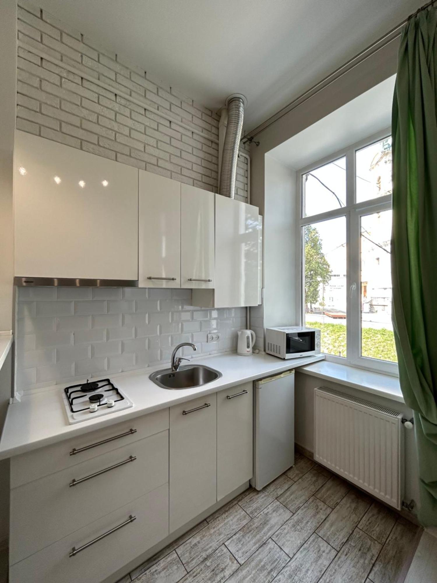 Modern Apartment In Old City Center リヴィウ エクステリア 写真