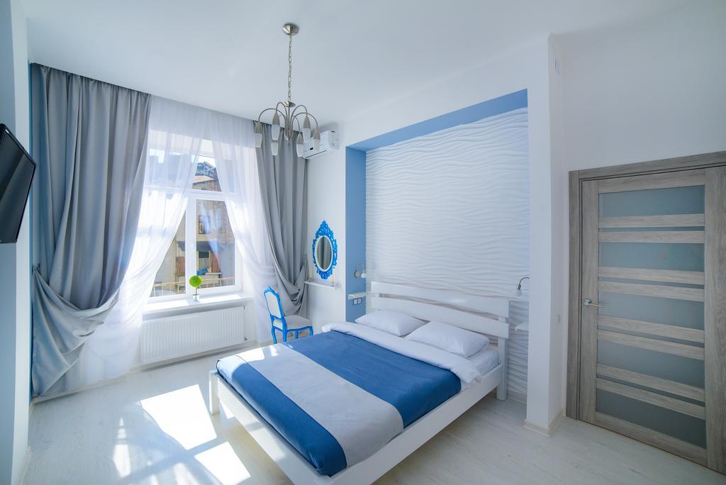 Modern Apartment In Old City Center リヴィウ エクステリア 写真