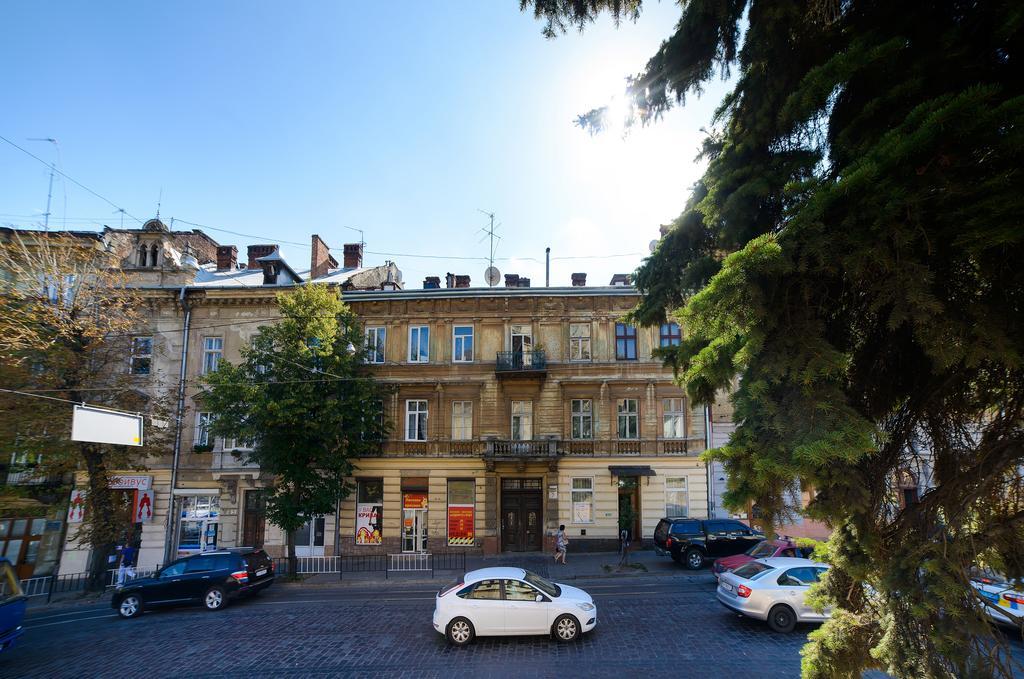 Modern Apartment In Old City Center リヴィウ エクステリア 写真