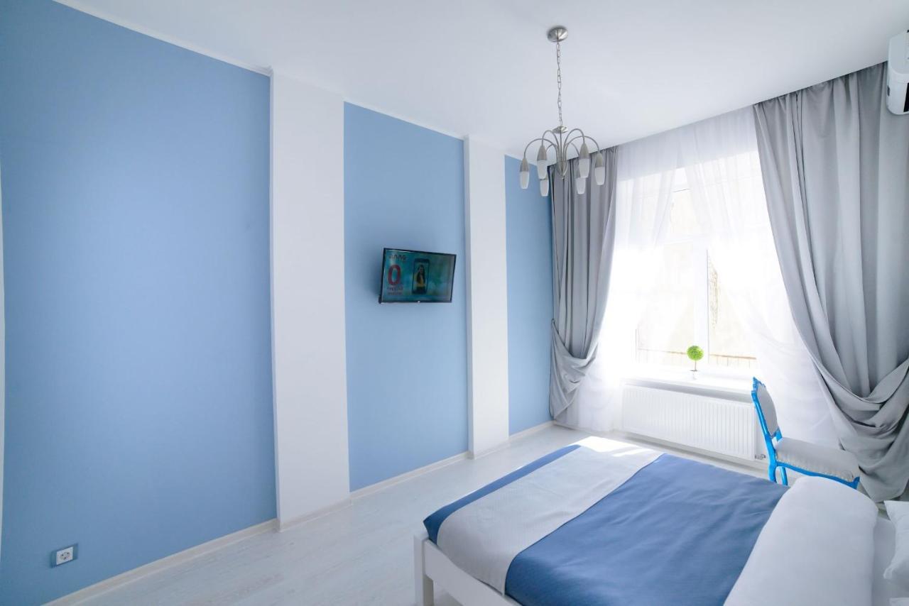 Modern Apartment In Old City Center リヴィウ エクステリア 写真