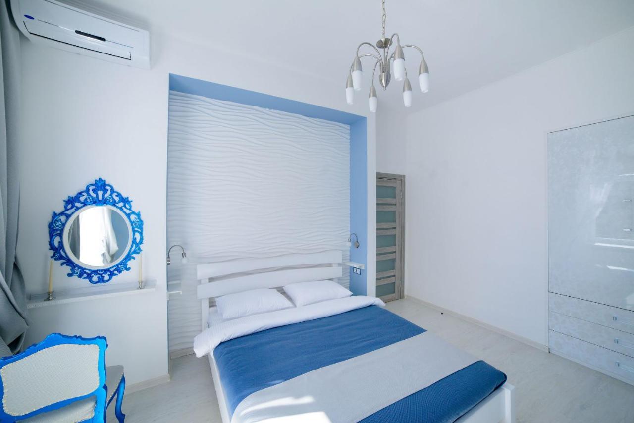 Modern Apartment In Old City Center リヴィウ エクステリア 写真